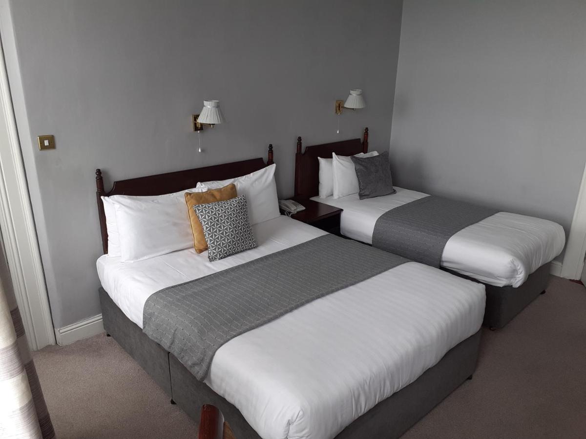 Commodore Hotel كوب المظهر الخارجي الصورة