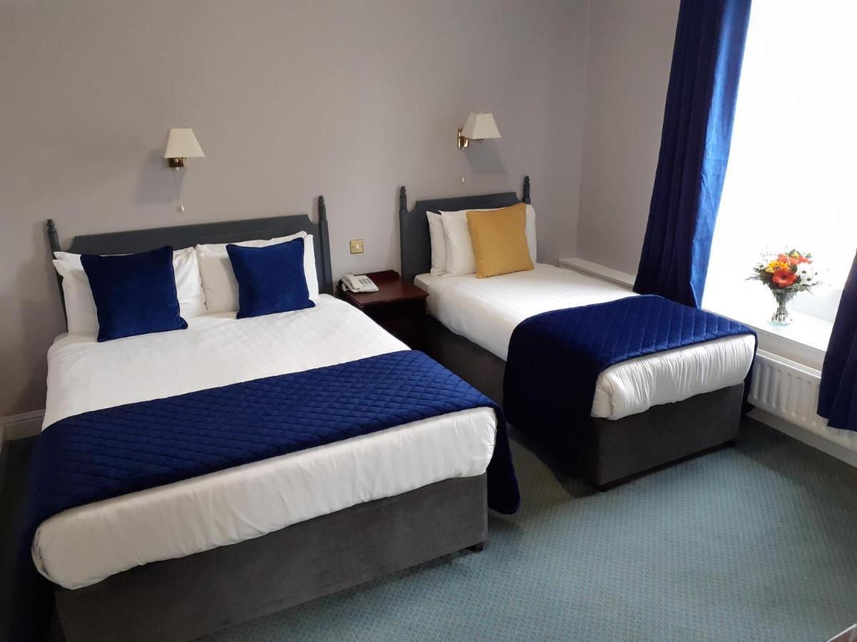 Commodore Hotel كوب المظهر الخارجي الصورة