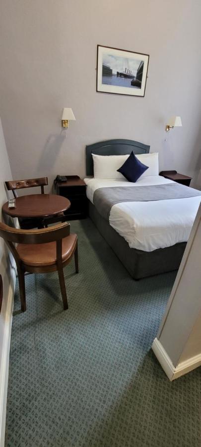 Commodore Hotel كوب المظهر الخارجي الصورة