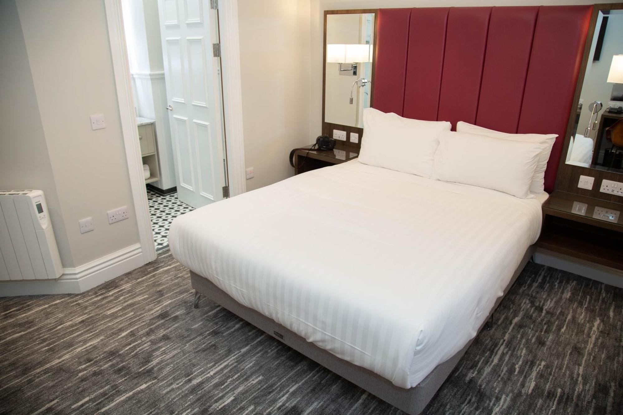 Commodore Hotel كوب المظهر الخارجي الصورة