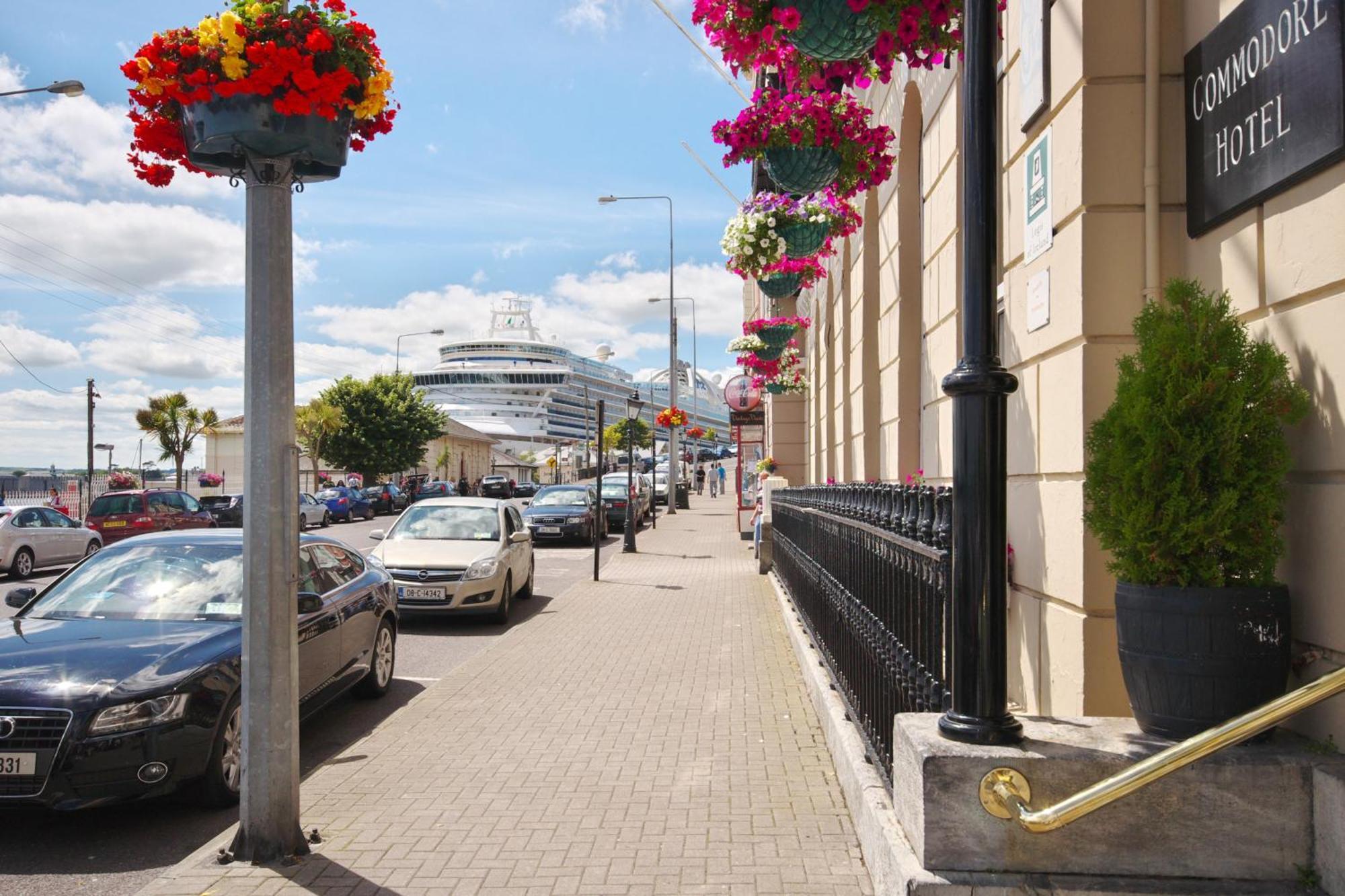 Commodore Hotel كوب المظهر الخارجي الصورة