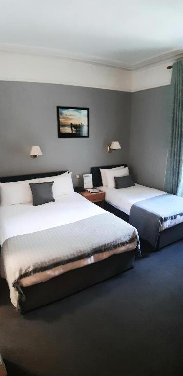 Commodore Hotel كوب المظهر الخارجي الصورة