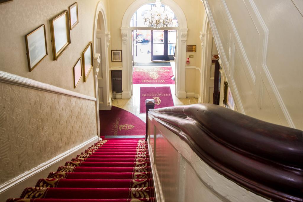 Commodore Hotel كوب المظهر الخارجي الصورة
